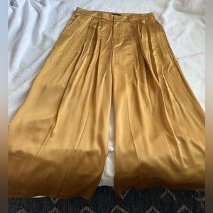 Gold Banana Republic Silk wide-leg pants, NWT, 18 short
